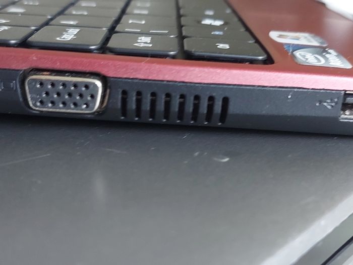 ACER Aspire One, Model D257, Intel Atom N455, 1.66GHz, 1 GB Ram, 250 GB HDD, Windows 7, 32 bit, firefox, Opera, Chrome