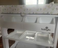 Babylo changing table with built in bath.