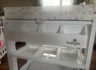 Babylo changing table with built in bath.