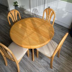 Round extending dining room table & 4 chairs