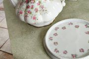 Teapot Paragon Victoriana Rose Large Teapot Fine Bone China Made in England. pluse resting dish rose patrone