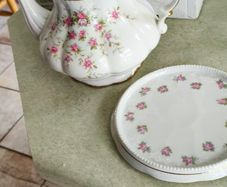 Teapot Paragon Victoriana Rose Large Teapot Fine Bone China Made in England. pluse resting dish rose patrone