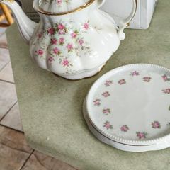 Teapot Paragon Victoriana Rose Large Teapot Fine Bone China Made in England. pluse resting dish rose patrone