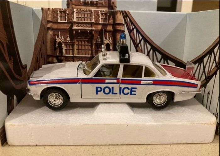 Jaguar XJ 4.2 Police 1/25 Polistil 1978 # 2