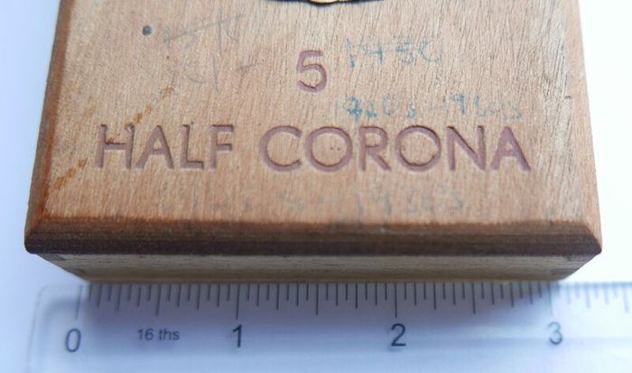 Vintage Half Corona Ritmeester vintage wooden cigar box