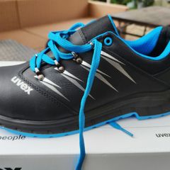 Safety work shoes, new.