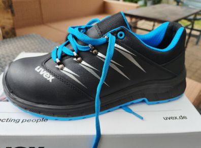 Safety work shoes, new.