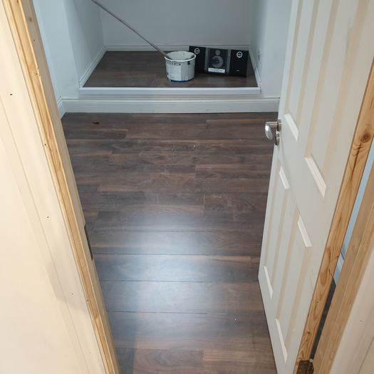 Laminate flooring service
