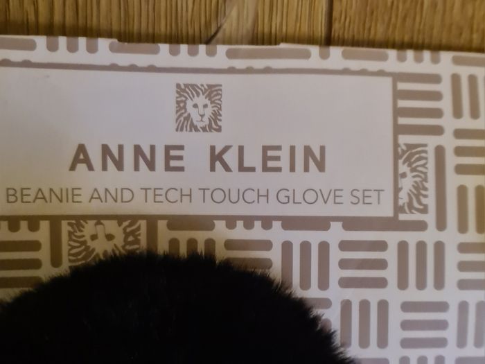 Anne Klein beans and touch glove set