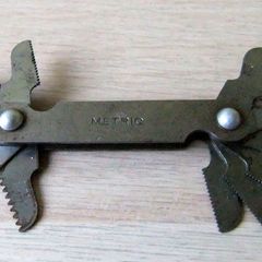 Small Pocket Saw Device