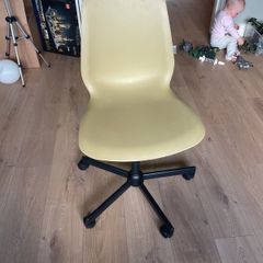 Swivel chair