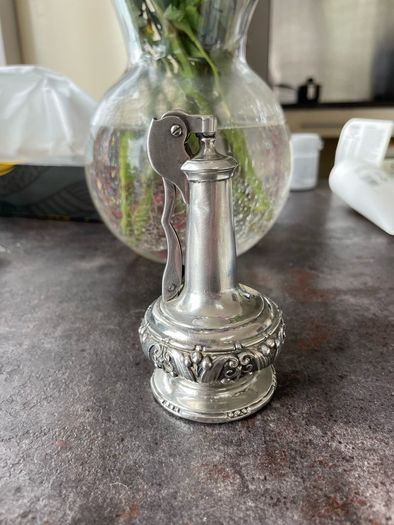 Vintage Ronson Decanter Table Lighter