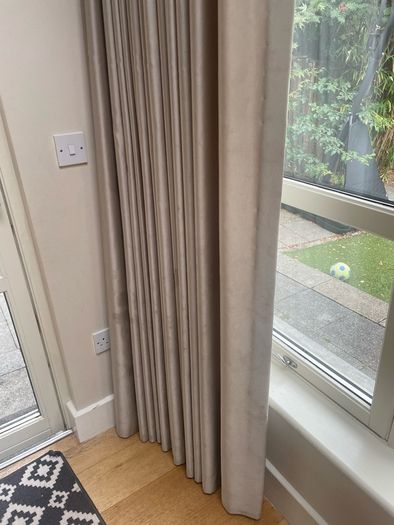 Wave Fold curtain and ceiling track set