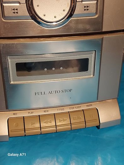 Sanyo Mini HiFi System, Radio, CD and Tape Cassette, Model DC-DA100, with 2 Sanyo Speakers, and Remote Control
