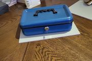 Cash box