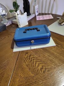 Cash box