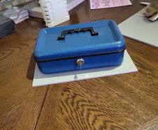 Cash box