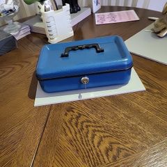 Cash box