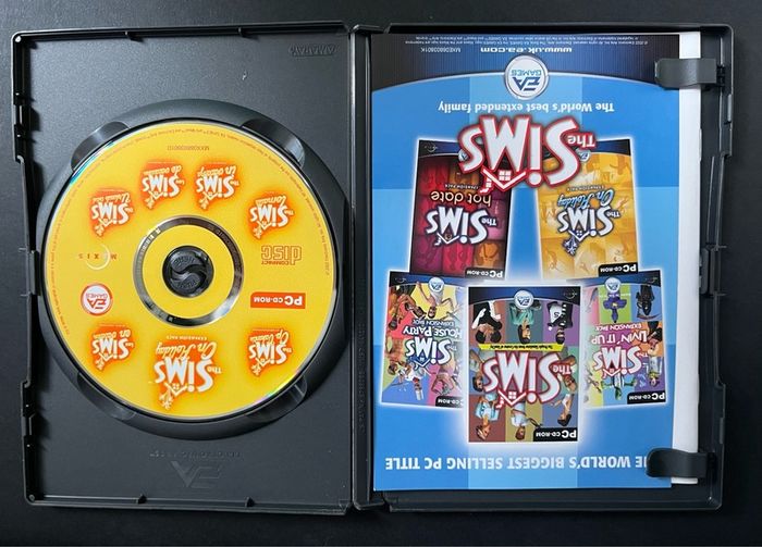 Sims - On Holiday. PC CD ROM Video Game.