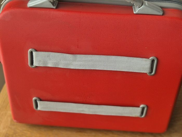 Travel Case, under Seat