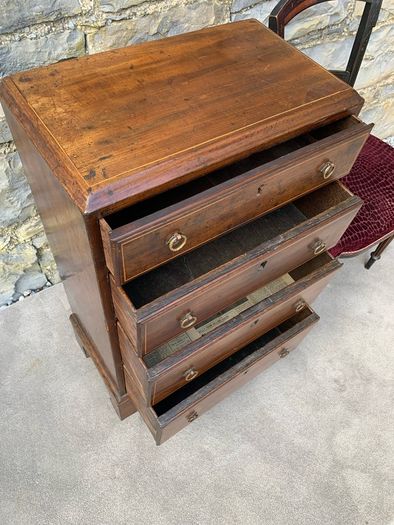 Georgian Mahogany Chest of Drawers.