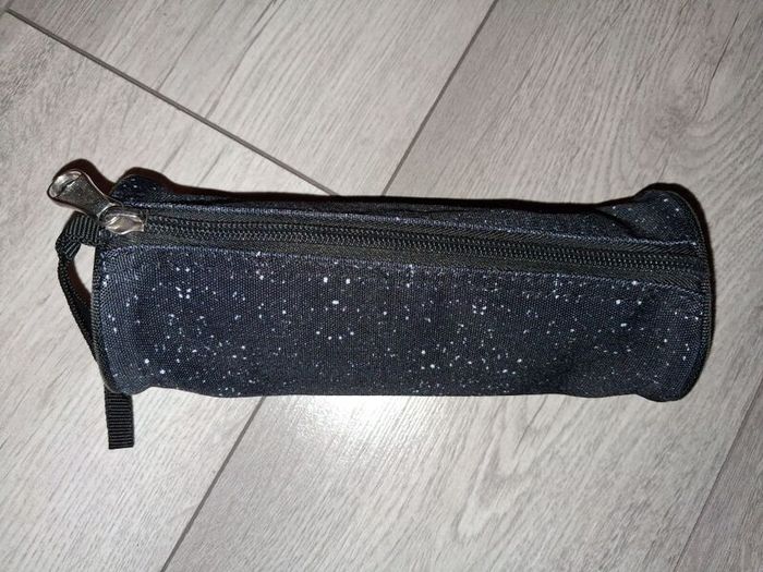 1 Euro Each To Clear!! - Variety Of Bags - Make Up, Toiletries, School, Etc