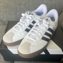 Adidas runners Size 9 brand new