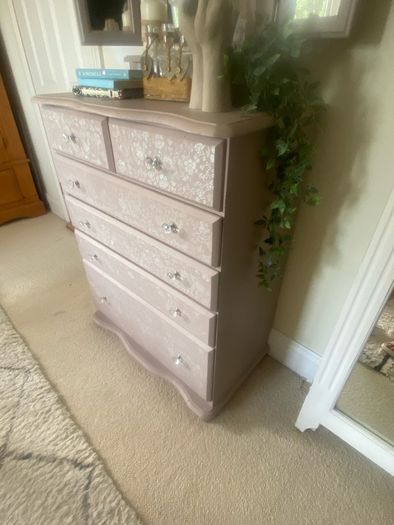 chest of drawers