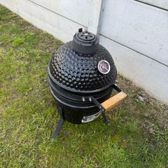 Ceramic egg barbecue