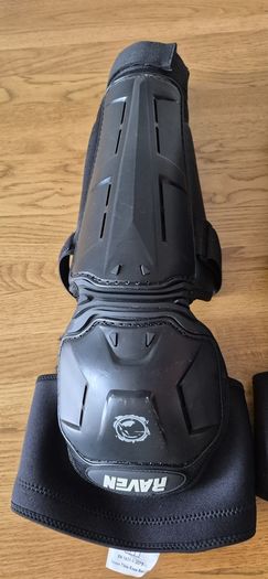 Raven Knee guards