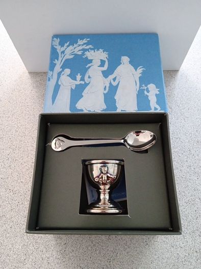 Wedgewood london bear and egg cup.