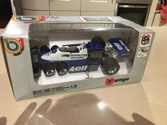 Model Car Burago Tyrrell P34/2 Scale 1/14