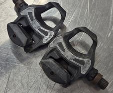 Shimano PD-R550 SPD-SL road bike clipless pedals.
