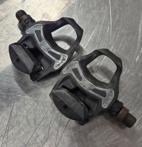 Shimano PD-R550 SPD-SL road bike clipless pedals.