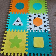 Kids' play mat