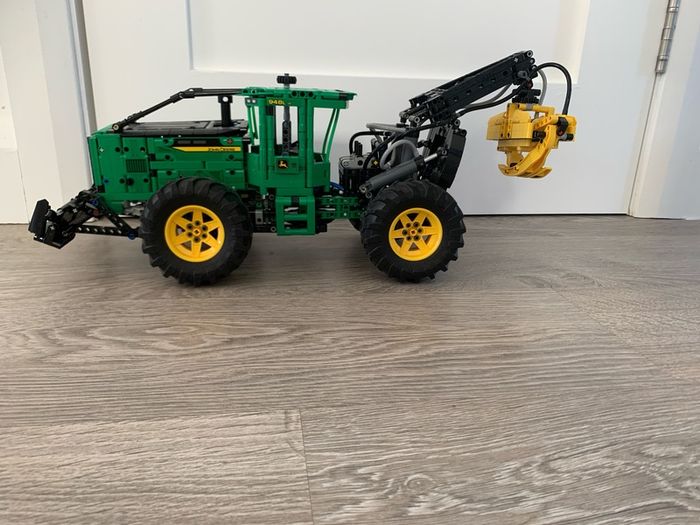 Lego Technic 42157 John Deere 948L-II Skidder