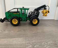 Lego Technic 42157 John Deere 948L-II Skidder