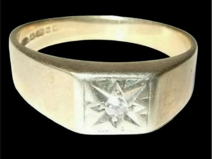 Vintage Hallmarked 9ct Solitaire