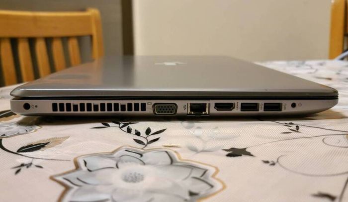 Student fast Laptop HP 250 G6 / Intel i7-7500U @2.70GHz /8GB RAM / New 256GB SSD. See the pictures.