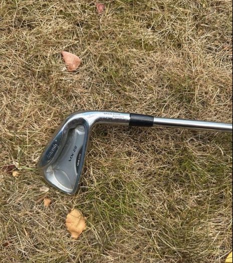 30 variety mix of rare clubs including iron sets, woods, chippers and putters