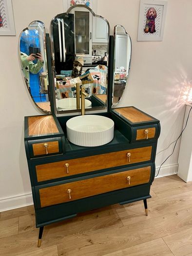 A Striking, Bespoke Bathroom Vanity