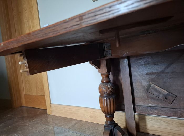 Foldable dining table needs a little work