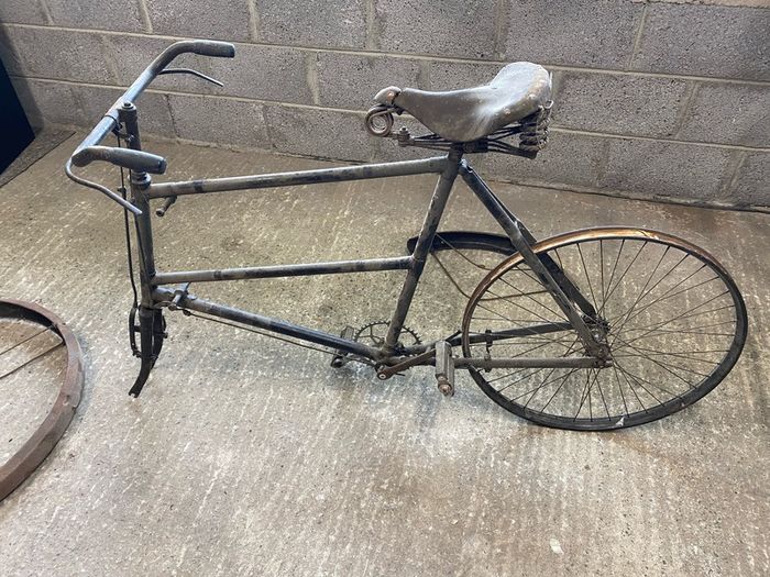 Antique High Nelly bike