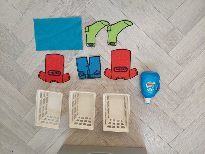 Little Tikes toy washing machine with accessories