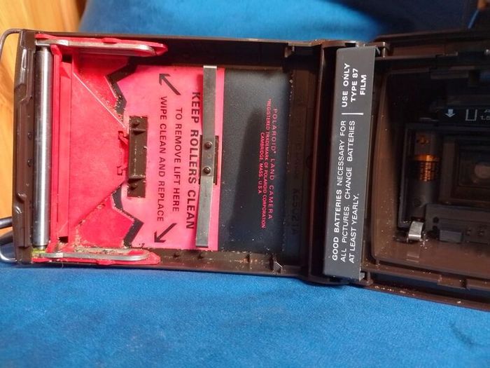 Vintage Polaroid Super Swinger Instant Camera (1970s)