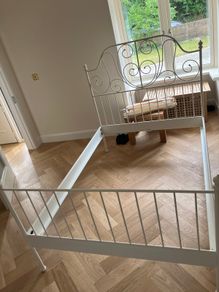 Wire Frame Double Bed w/mattress