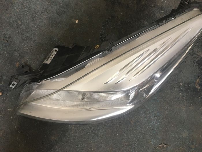 2016 ford kuga passenger side headlight