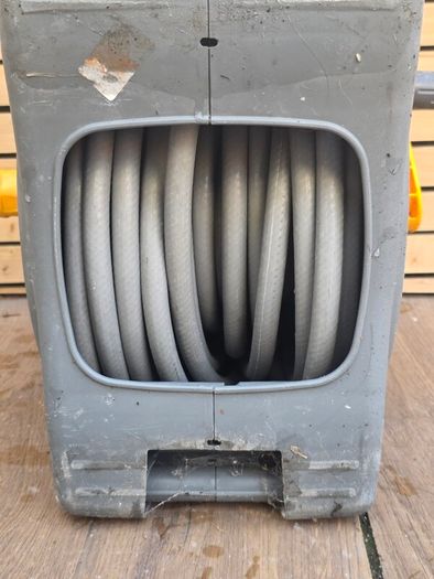 Hozelock Compact Hose Reel 2415 with Hose, Fittings & Wall Brackets