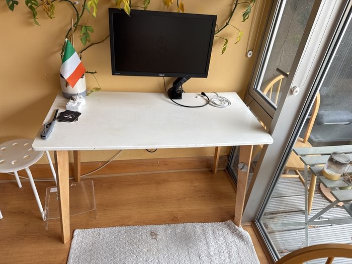 desk + Screen