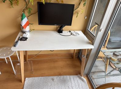 desk + Screen